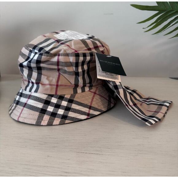 Auth reversible Burberry London bucket hat with storage pouch unisex - Picture 1 of 7